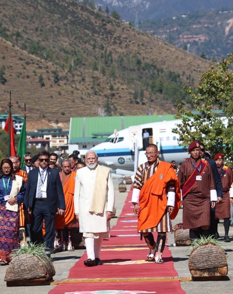 భూటాన్‌లో ప్రధాని మోదీకి ఘన స్వాగతం 