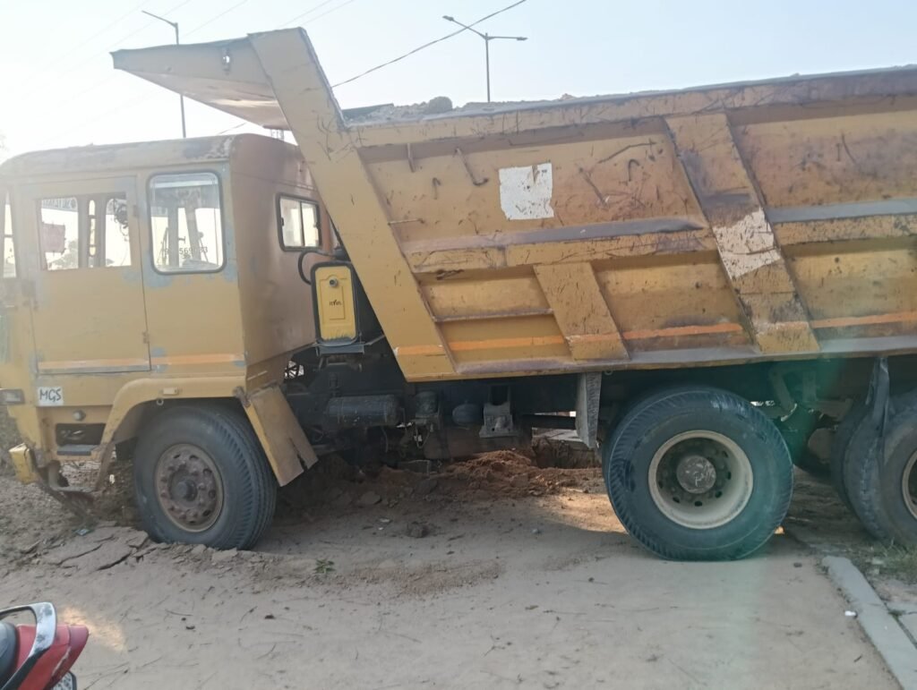 **రామానగూడ సమీపంలో రాజీవ్ రహదారి పై రోడ్డు ప్రమాదం