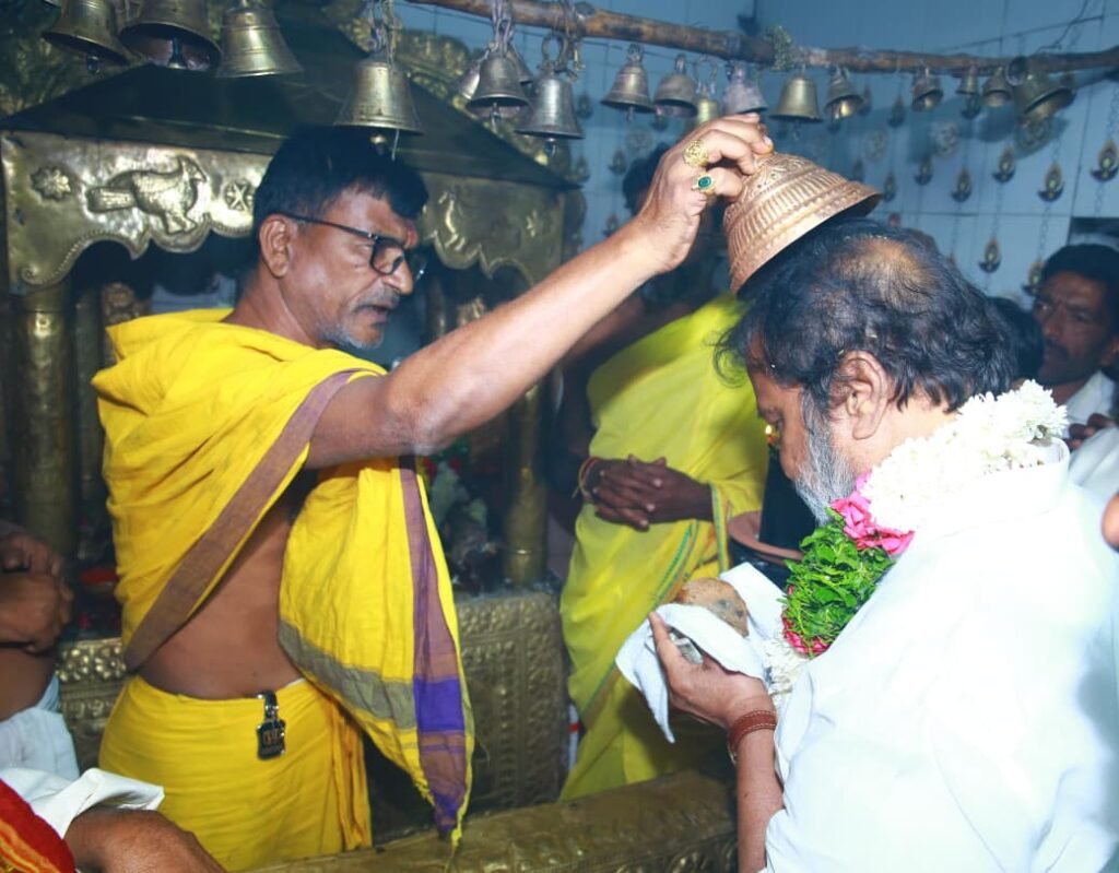 రాష్ట్ర వైద్య ,ఆరోగ్యశాఖ మంత్రి దామోదర్ రాజనర్సింహా ప్రత్యేక పూజలు&nbsp;