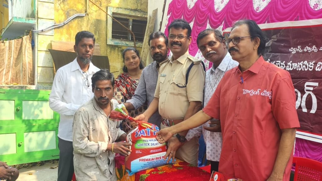 శ్రీకాళహస్తి డిఎస్పి చేతులమీదుగాదివ్యాంగులకునిత్యవసర వస్తువులు పంపిణీ……