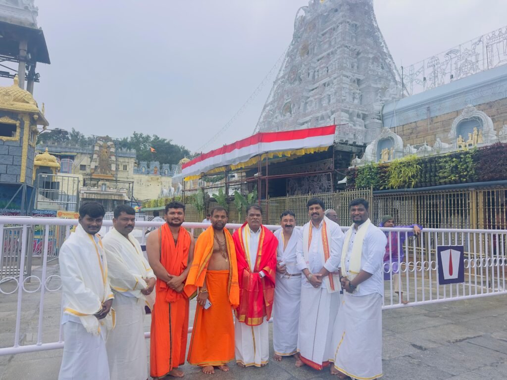తిరుపతి వెంకటేశ్వర స్వామి ని దర్శించుకున్న తెలంగాణ రాష్ట్ర ఎస్సీ,ఎస్టీ కమిషన్ చైర్మన్ బక్కి వెంకటయ్య .