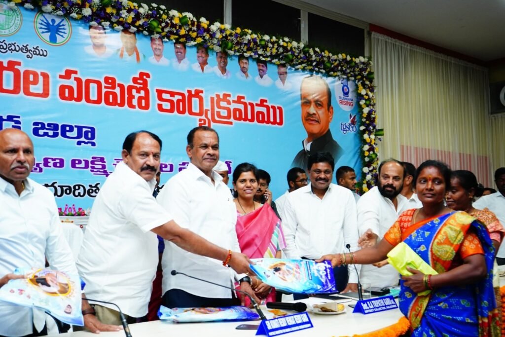 కోటి మహిళలకు నాణ్యమైన చీరలు అందించే ప్రభుత్వ లక్ష్యం