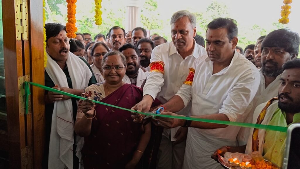 *30 పడకల ఆస్పత్రి ప్రారంభించిన ఎమ్మెల్యే ఎంపీ*