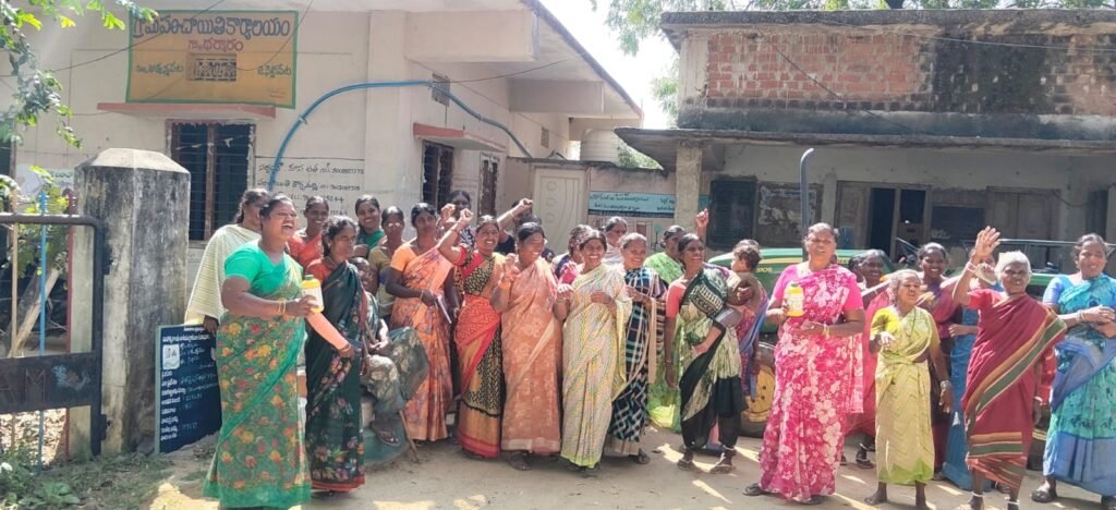 షాపుల ముందు ధర్నా