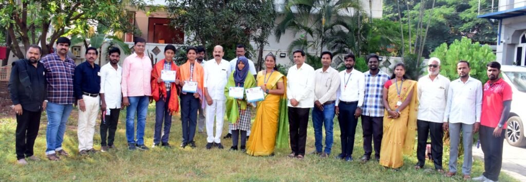 సదాశివపేట చెకుముకి టాలెంట్ టెస్ట్ విజేతలను సన్మానించిన ఎమ్మెల్యే చింతా ప్రభాకర్