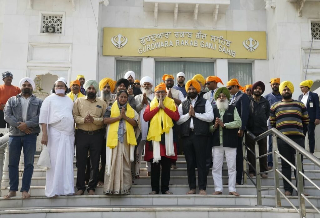 గురుద్వారా రకాబ్ గంజ్ సాహిబ్‌లో ఉపరాష్ట్రపతి నివాళి