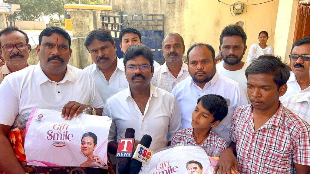 ఇల్లంతకుంట–గాలిపల్లి హాస్టల్లో దుప్పట్లు పంపిణీ.