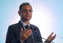 వడ్డీ రేట్లపై గవర్నర్ కీలక సంకేతాలు..