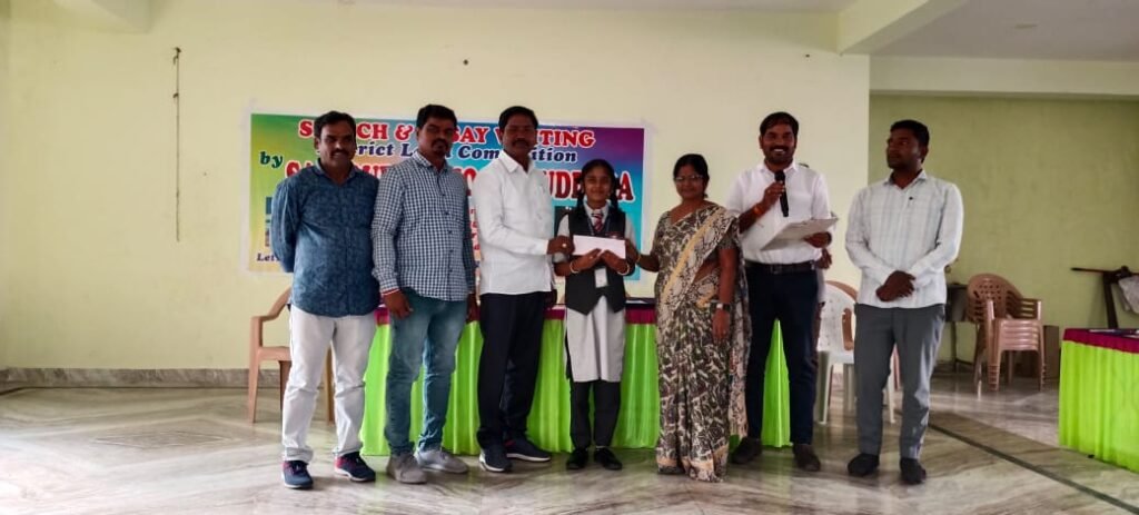 ఉపన్యాస–వ్యాసరచన పోటీ విజేతలకు బహుమతుల ప్రదానం