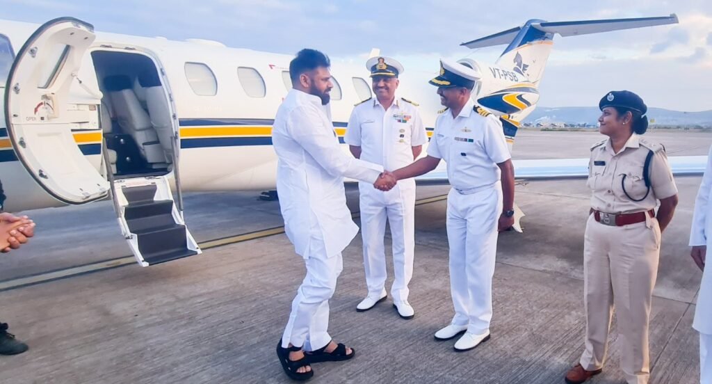 నేవీ డే సర్గమ్ కార్యక్రమానికి విశాఖ చేరుకున్న ఉప ముఖ్యమంత్రి పవన్ కళ్యాణ్‌