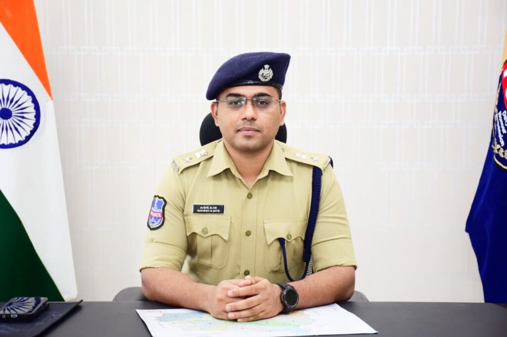 జిల్లా పరిధిలో పోలీస్ యాక్ట్ అమలు