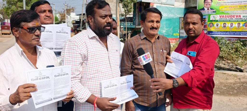 జర్నలిస్టుల సమస్యలు పరిష్కరించాలంటూ టీయూడబ్ల్యూజే ధర్నా కరపత్రాల ఆవిష్కరణ