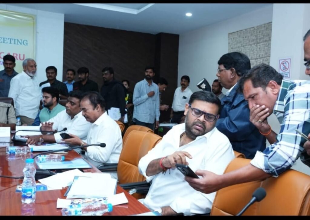 అర్హులందరికీ ఇళ్ల స్థలాలు ఇవ్వాలని చర్యలు – ఎమ్మెల్యే బొజ్జల సుధీర్ రెడ్డి