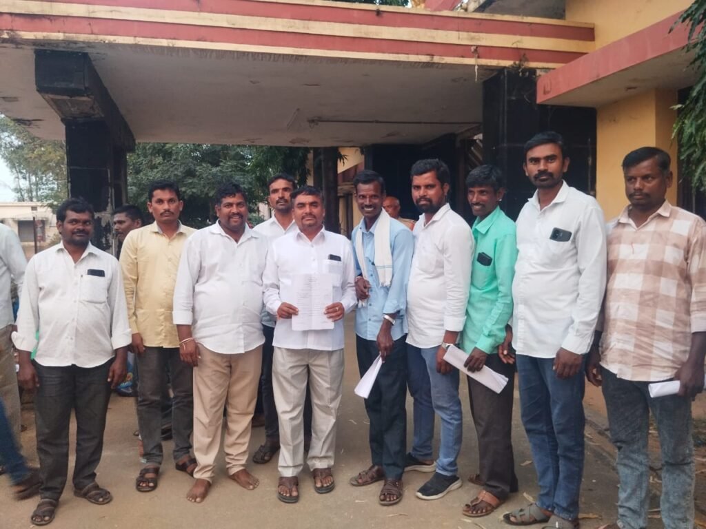 కాస వెంకటేష్ సర్పంచ్అభ్యర్థిగా<br>నామినేషన్ దాఖలు