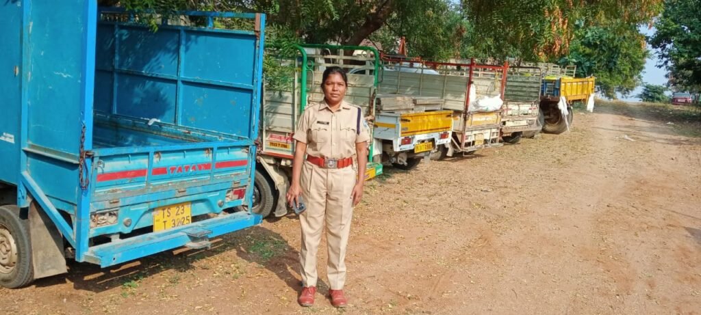 వాహనదారులు తప్పనిసరిగా సరైన ధ్రువీకరణ పత్రాలు కలిగి ఉండాలి.ఏఎంవీఐ రజనీదేవి