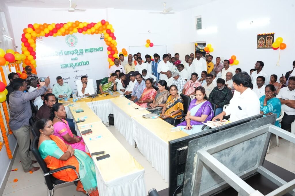 డివిజనల్ అభివృద్ధి కార్యాలయాన్ని ప్రారంభించిన ఎమ్మెల్యే బొజ్జల సుధీర్ రెడ్డి