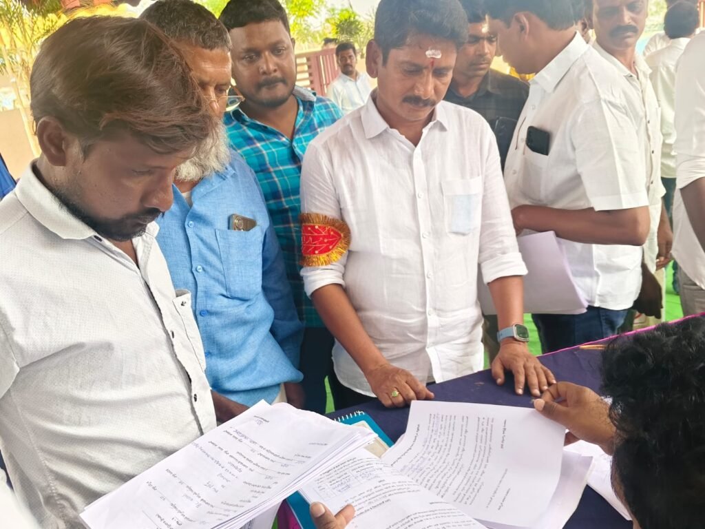 గ్రామఅభివృద్ధికోసంకృషిచేస్తా: సర్పంచ్ అభ్యర్థిశివకుమార్