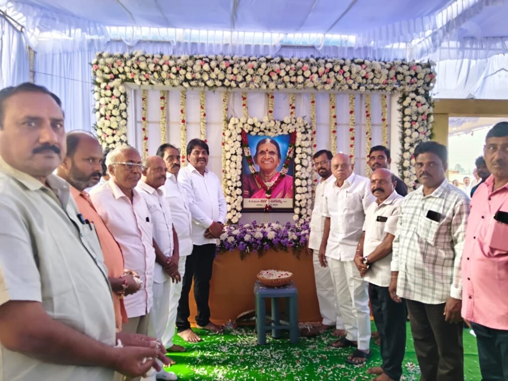 చెవిరెడ్డి జయమ్మ కర్మక్రియల్లోపాల్గొన్న మాజీఎమ్మెల్యేబియ్యపుమధుసూధన్ రెడ్డి