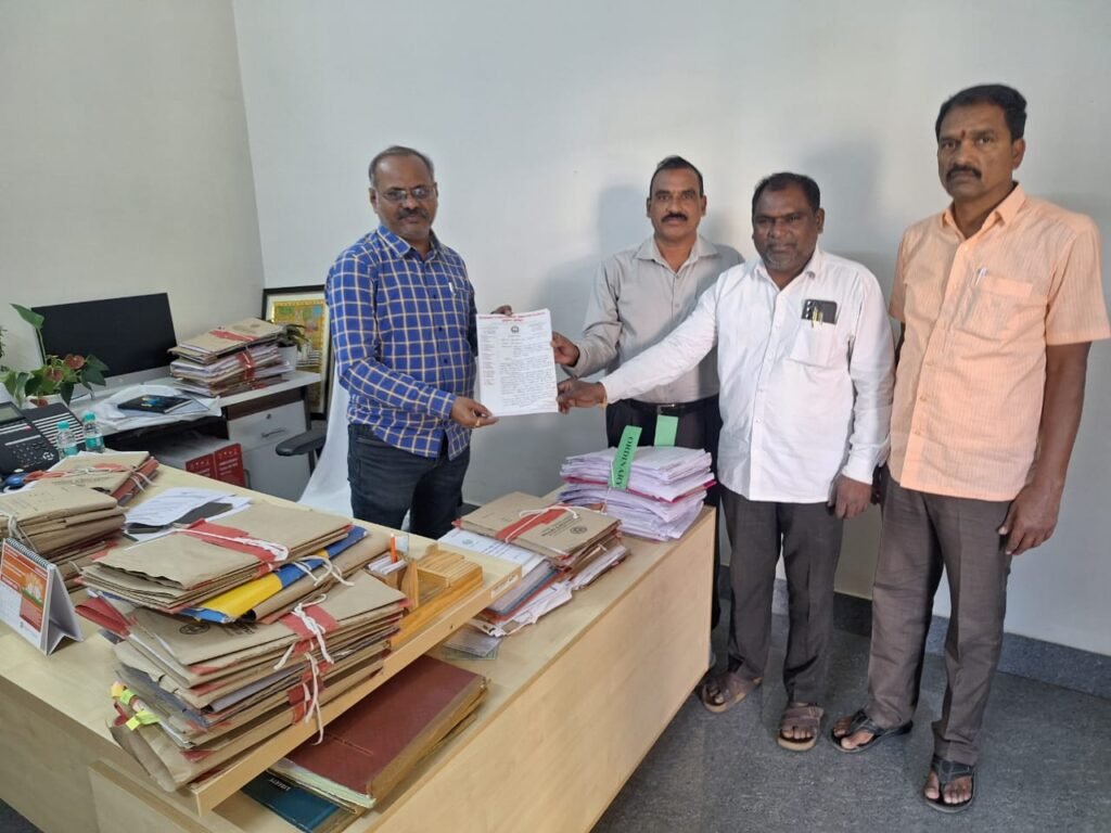 విధి కర్తవ్యమేనా? ఓటు హక్కేనా?రెండు కావాలంటేప్రత్యేకసెలవుఅవసరం!”