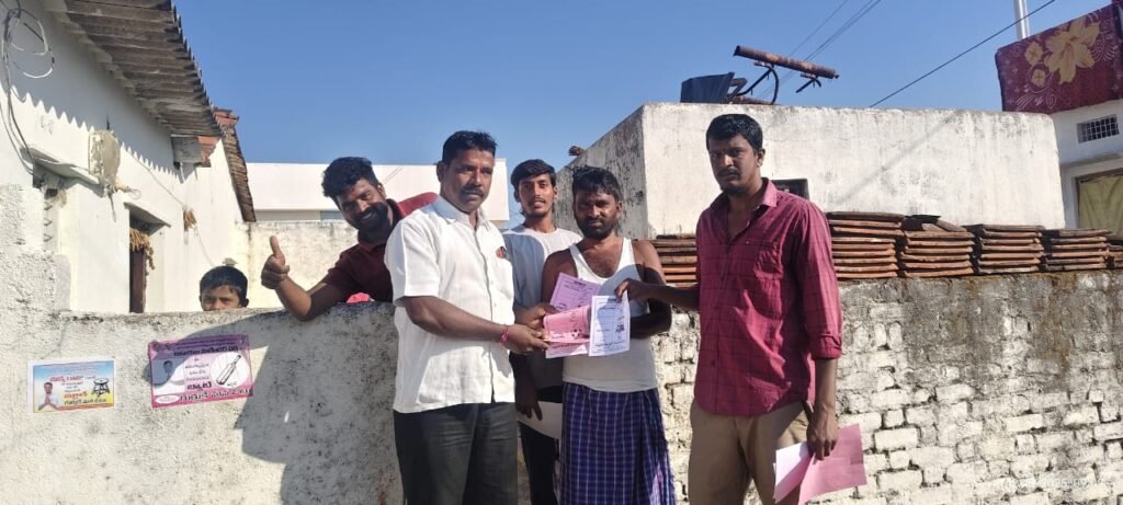 ఇంటింటాప్రచారంఒక్కసారిఅవకాశంఇస్తేఅభివృద్ధిచేసిచూపిస్తాసర్పంచ్అభ్యర్థిబొమ్మమల్లయ్య