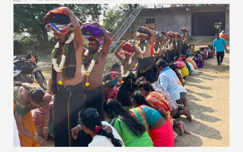 శబరిమల యాత్రకు బయలుదేరిన అయ్యప్ప స్వాములు