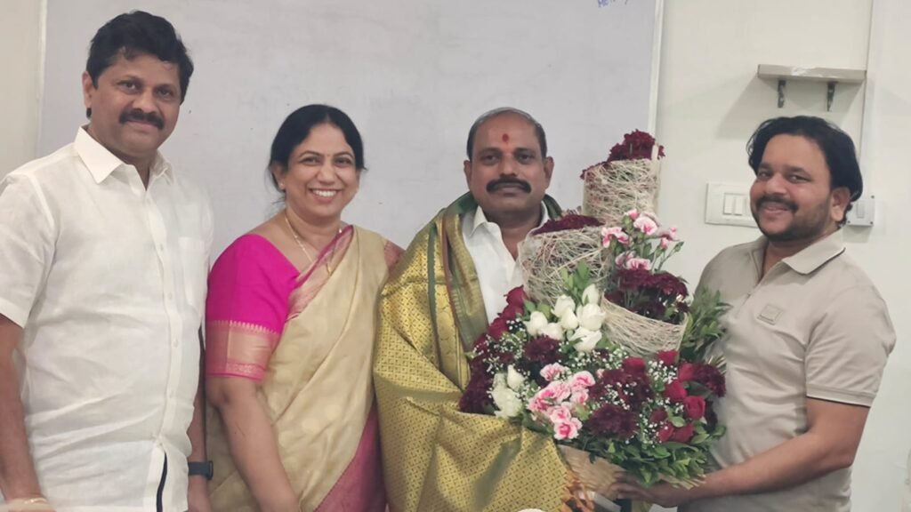 జనంమెచ్చిననాయకుడుపులిమామిడిరాజు