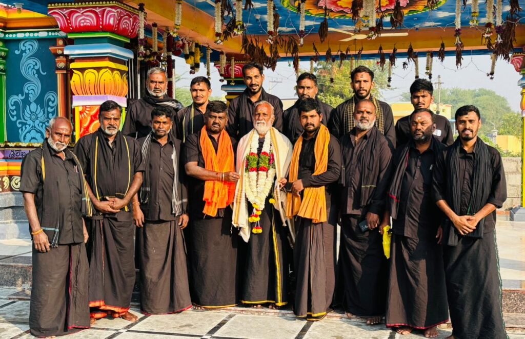 సిరిసిల్ల నుంచి శబరిమళ మహాపాదయాత్ర దిగ్విజయంగా పూర్తిచేసుకున్న అయిలేనిశంకర్ రావుగురుస్వామీ