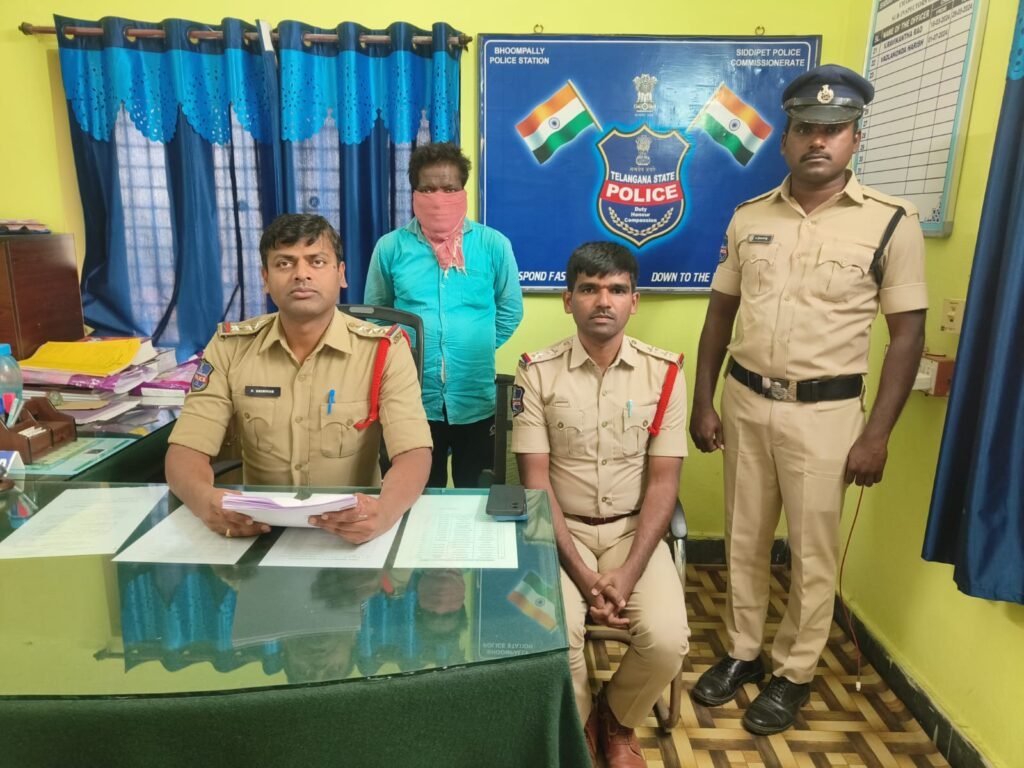 రహదారిపై వడ్ల సంచులు-వ్యక్తి మృతి, ఘోరమైన నిర్లక్ష్యం