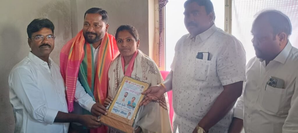 ఇల్లంతకుంట మండలంలో పలు గ్రామాల ప్రమాణ స్వీకార కార్యక్రమాల్లో పాల్గొన్న మాజీ ఎమ్మెల్యే రసమయి బాలకిషన్