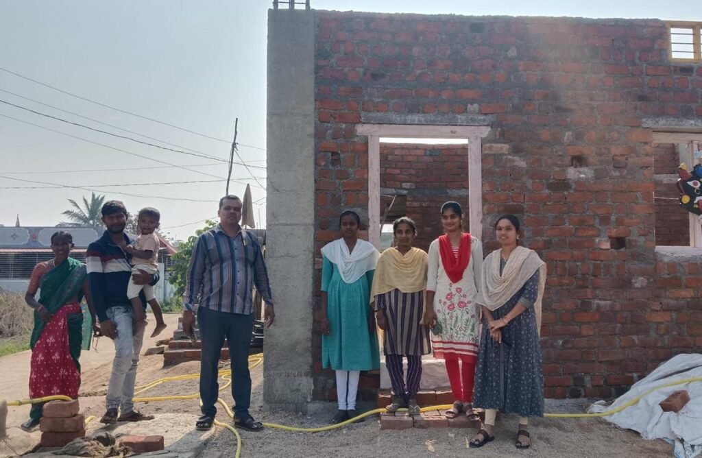 నిర్మాణంలో ఉన్న ఇందిరమ్మ ఇళ్ల పనుల పరిశీలన.నాణ్యతలో రాజీ లేదు-సర్పంచ్ బూర్గుల మానస సురేందర్రావు