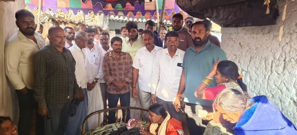 అనారోగ్యంతో మృతి చెందిన నిరుపేద కుటుంబానికి అండగా సర్పంచ్