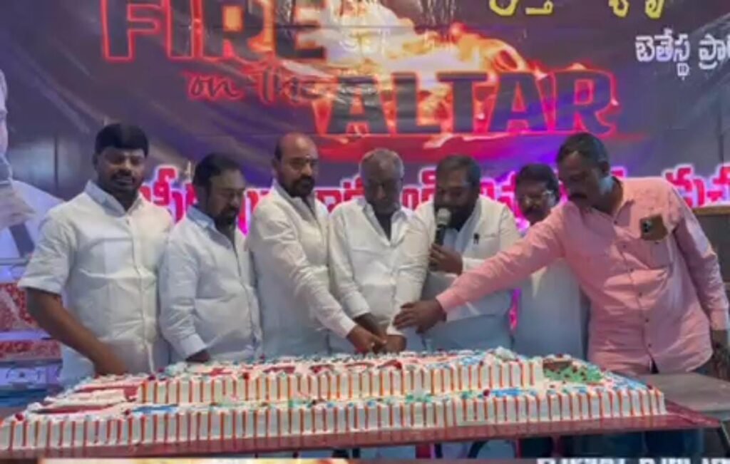 సిరిసిల్లలో ఘనంగా క్రిస్మస్ వేడుకలుపాల్గొన్న జిల్లా కాంగ్రెస్ నాయకులు