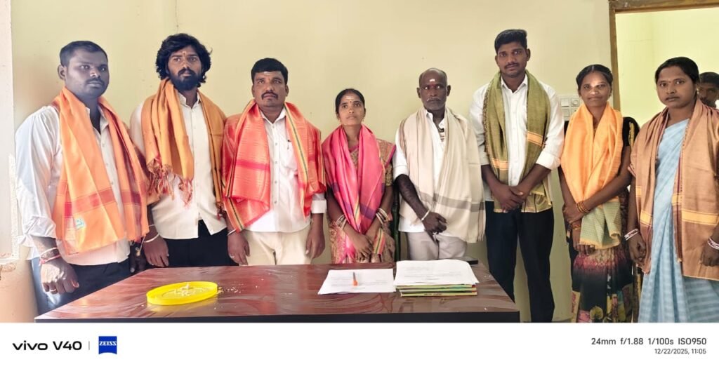 అక్బర్‌పేట భూంపల్లి మండల గ్రామ ప్రజలకు క్రిస్మస్ శుభాకాంక్షలు.కూడవెల్లి సర్పంచ్ ఎనగంటి రేణుక కనకరాజు