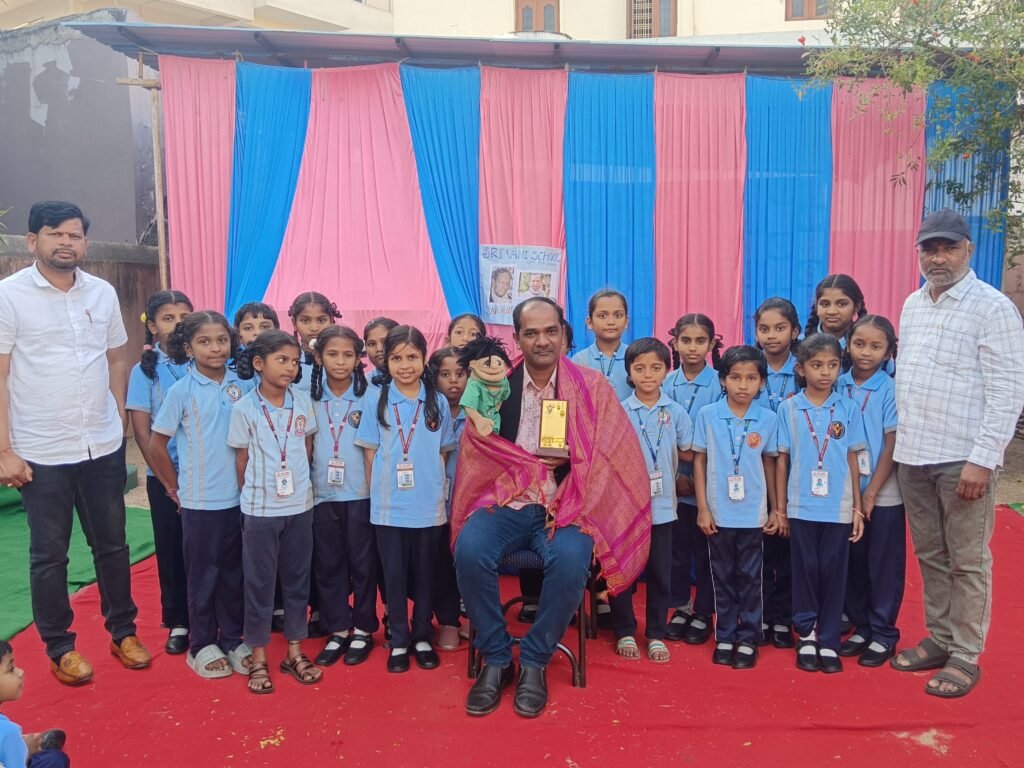 శ్రీవాణి స్కూల్ లో ముందస్తుగా మిమిక్రీ డే వేడుకలు