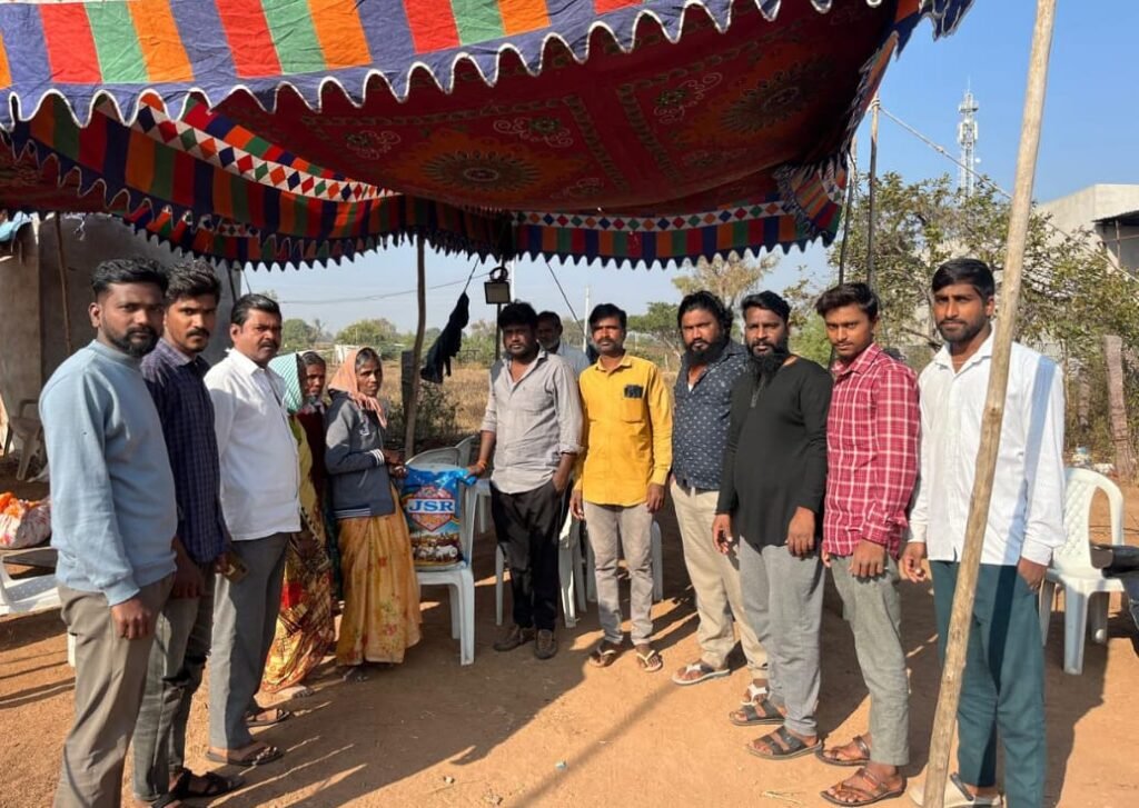 నిరుపేద కుటుంబానికి అండగా ఆకారం శివకుమార్