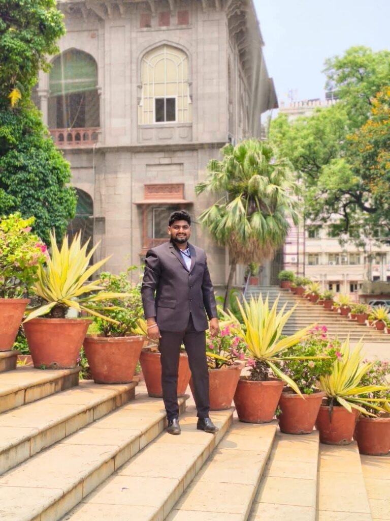 ప్రజాస్వామ్యంలో పెరిగిపోతున్న మౌనం ప్రశ్నించే స్వరం తగ్గిపోవడం సమాజానికి ముప్పే