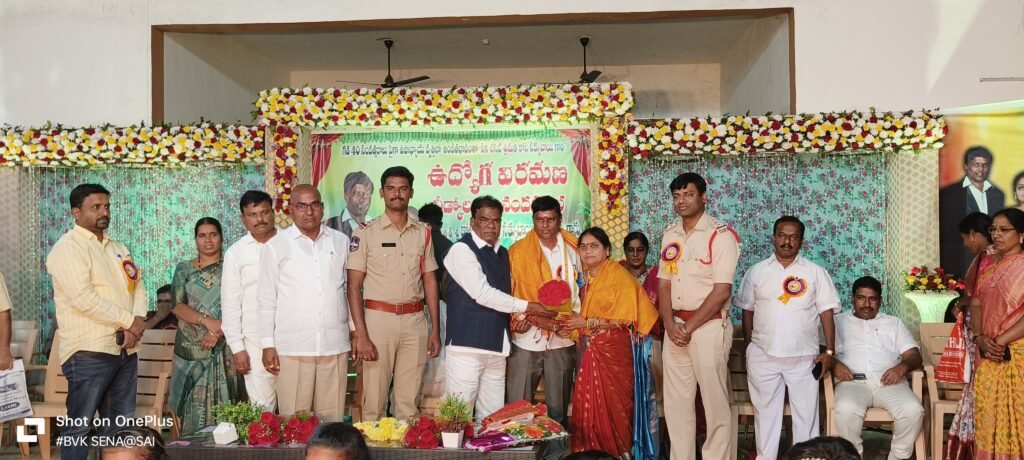 విద్యారంగానికి అంకిత సేవలకు ఘన సన్మానం.ఉపాధ్యాయ వృత్తి పవిత్రమైనది-బక్కి వెంకటయ్య