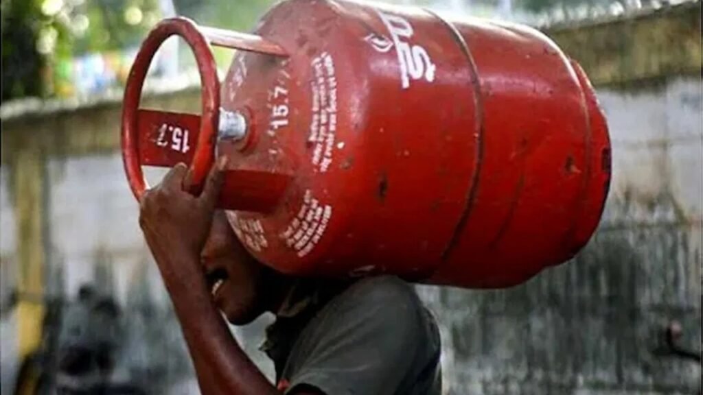 గ్యాస్‌ సిలిండర్‌ ఉన్న ప్రతి ఇంటికి రూ.6 లక్షల బీమా ఉందని తెలుసా?
