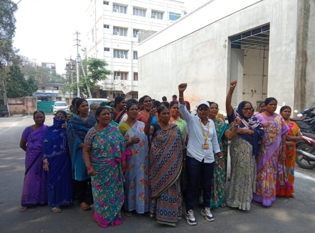 క్రిక్కిరిసిన కలెక్టరేట్ గ్రీవెన్స్ డే