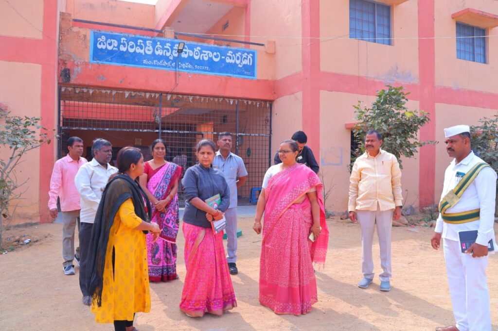 జిల్లా కలెక్టర్ కె హైమావతి పర్యటన