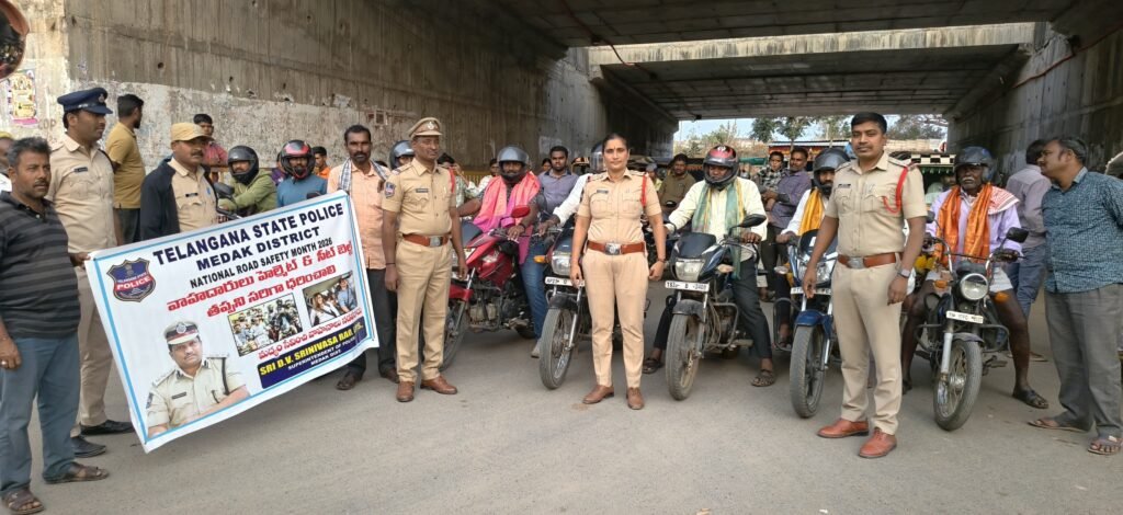 రోడ్డు భద్ర నియమాలు పాటించాలి