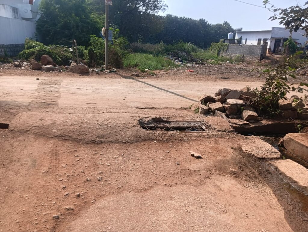 లాల్ లక్ష్మీపురం లోడ్రైనేజీ వ్యవస్థ అస్తవ్యస్తంగా