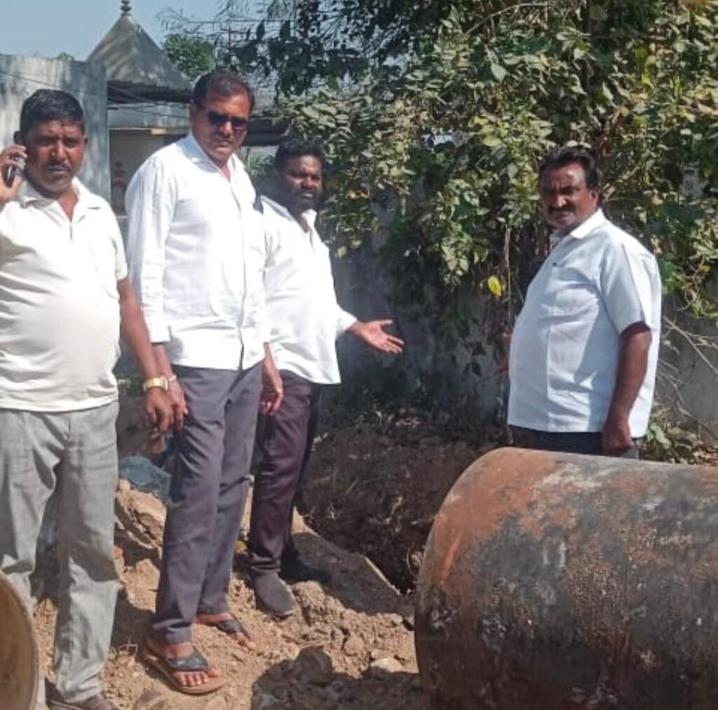 హనుమాన్ దేవాలయం పవిత్రతను దెబ్బతీసేలా మురుగు కాలువ నిర్మాణం చంద్రంపేట ప్రజల ఆగ్రహం