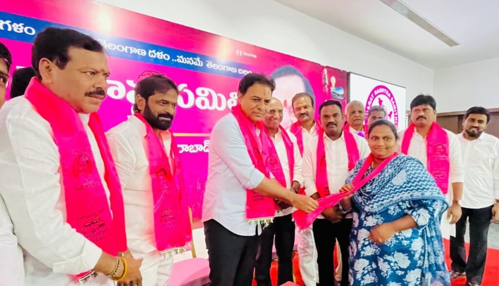 బీఆర్ఎస్ పార్టీలోకి దివ్యశ్రీ రంజిత్
