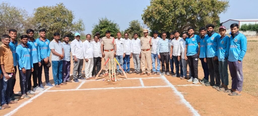 క్రికెట్ టోర్నమెంట్ ప్రారంభించిన ఎస్సై శంకర్