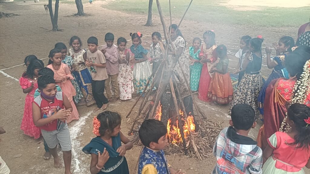 దుర్గి పేరి ఎంపియుపి స్కూల్లో ముందస్తు సంక్రాంతి వేడుకలు…..