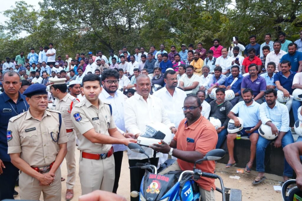 నో హెల్మెట్ – నో పెట్రోల్