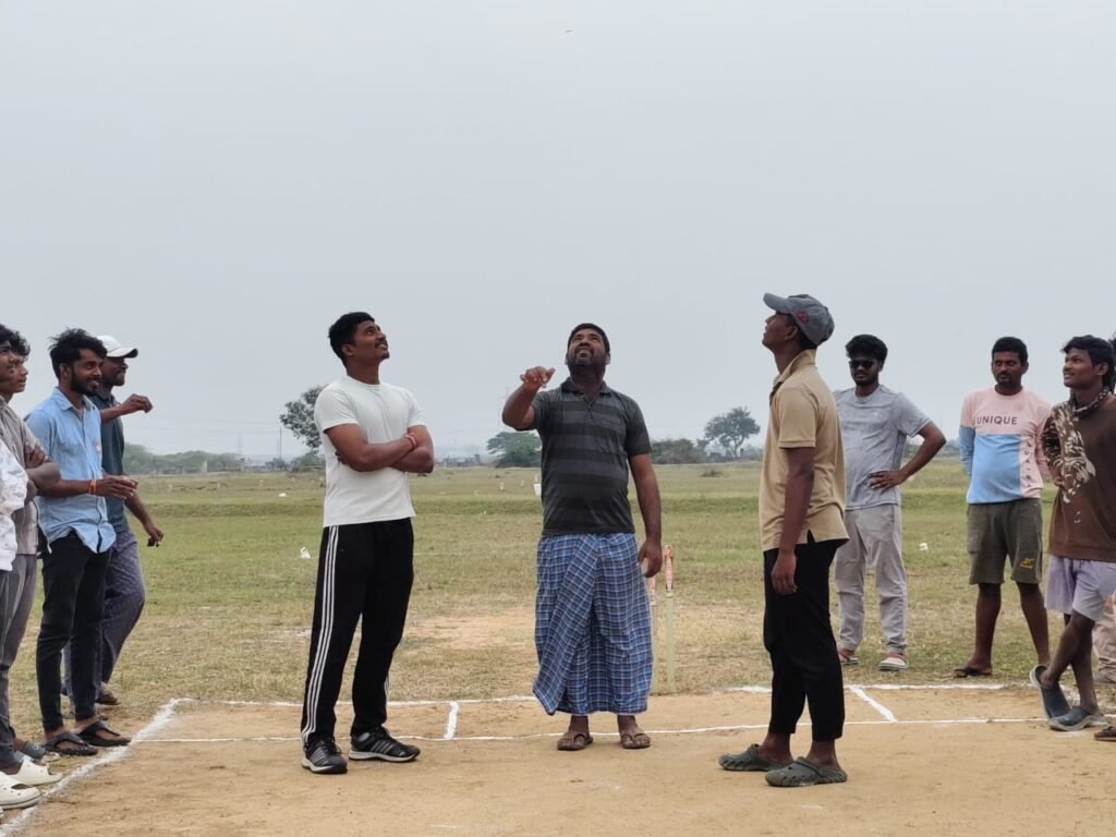 శ్రీ సిద్దేశ్వర స్వామి క్రికెట్ టోర్నమెంట్ ప్రారంభించిన గంగలపూడి గిరిధర్ రెడ్డి