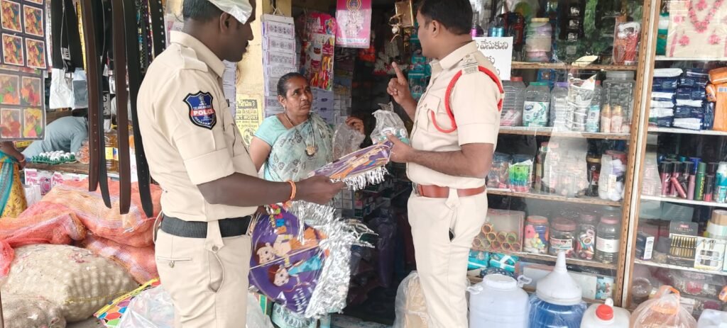 చైనా మంజా దారాలను విక్రయిస్తే కఠిన చర్యలు ఎస్ ఐ చలికంటి నరేష్