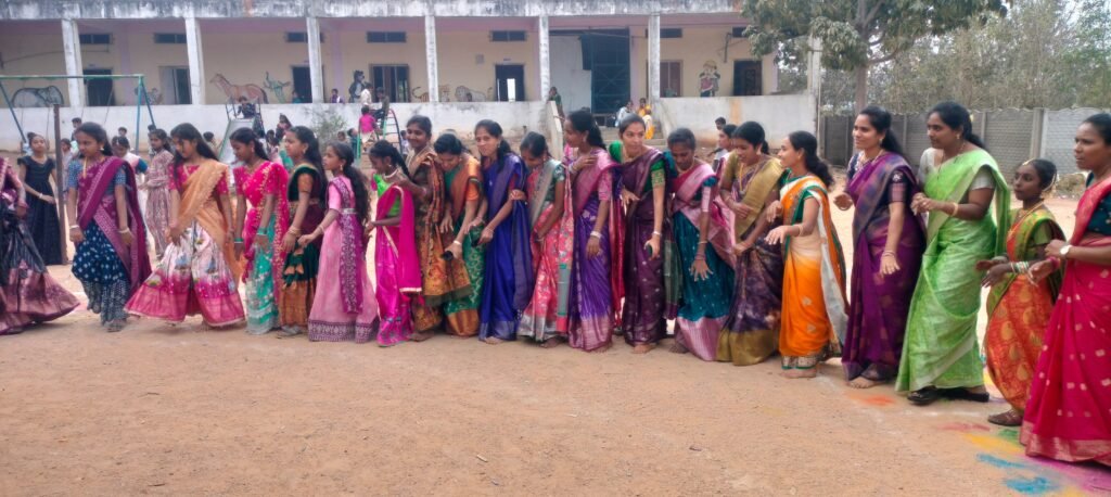 నవభారత్ స్కూల్లో ముందస్తు సంక్రాంతి వేడుకలు..